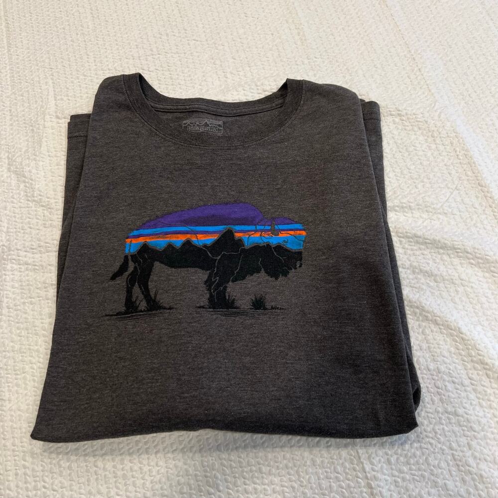 Patagonia Bison men long sleeve top in gray size XL